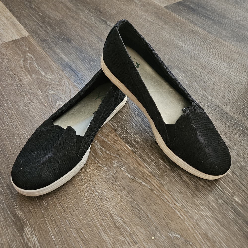 Black flats